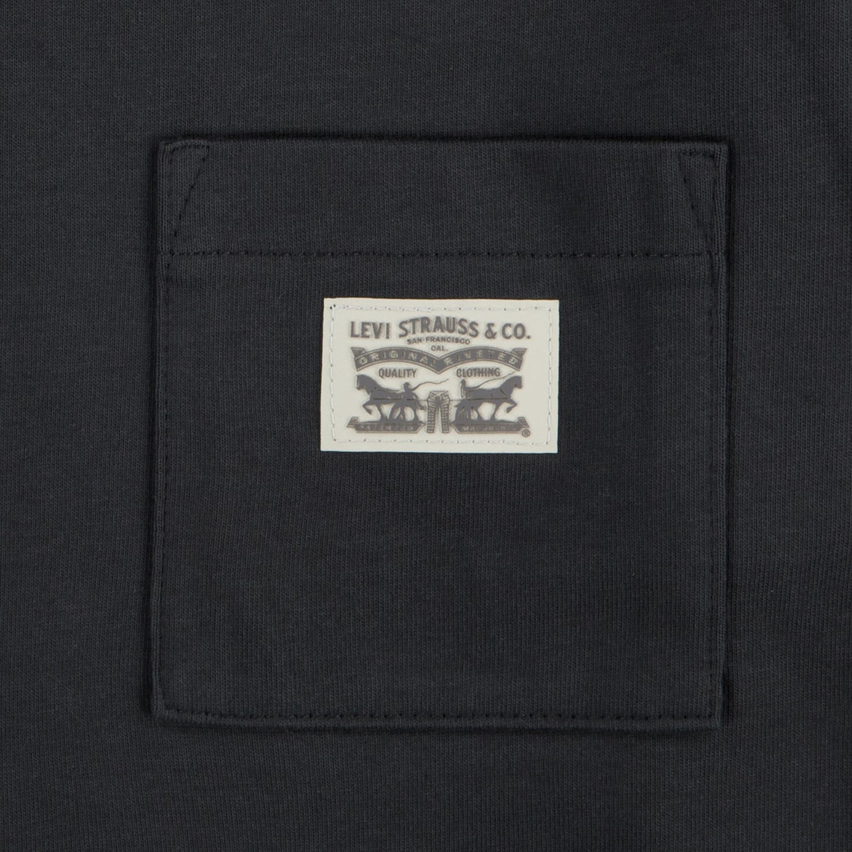 Levi's BLACK Organic Patch Pocket Tee 2