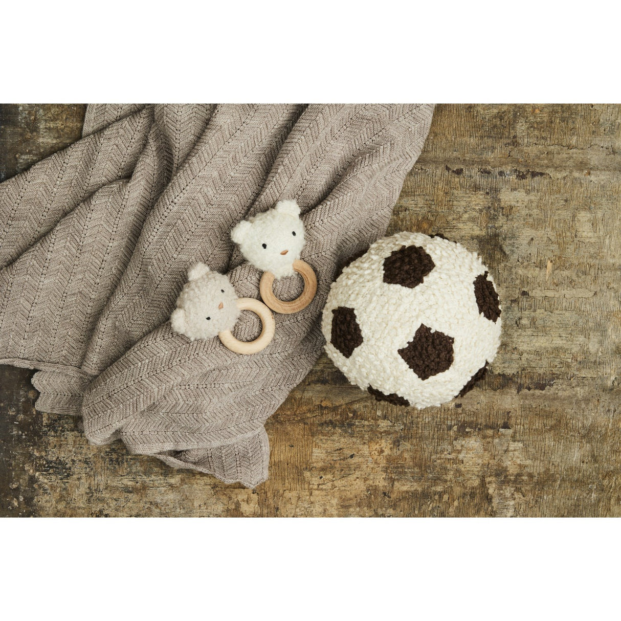 Smallstuff off white/ brown Knitted football, bouclé