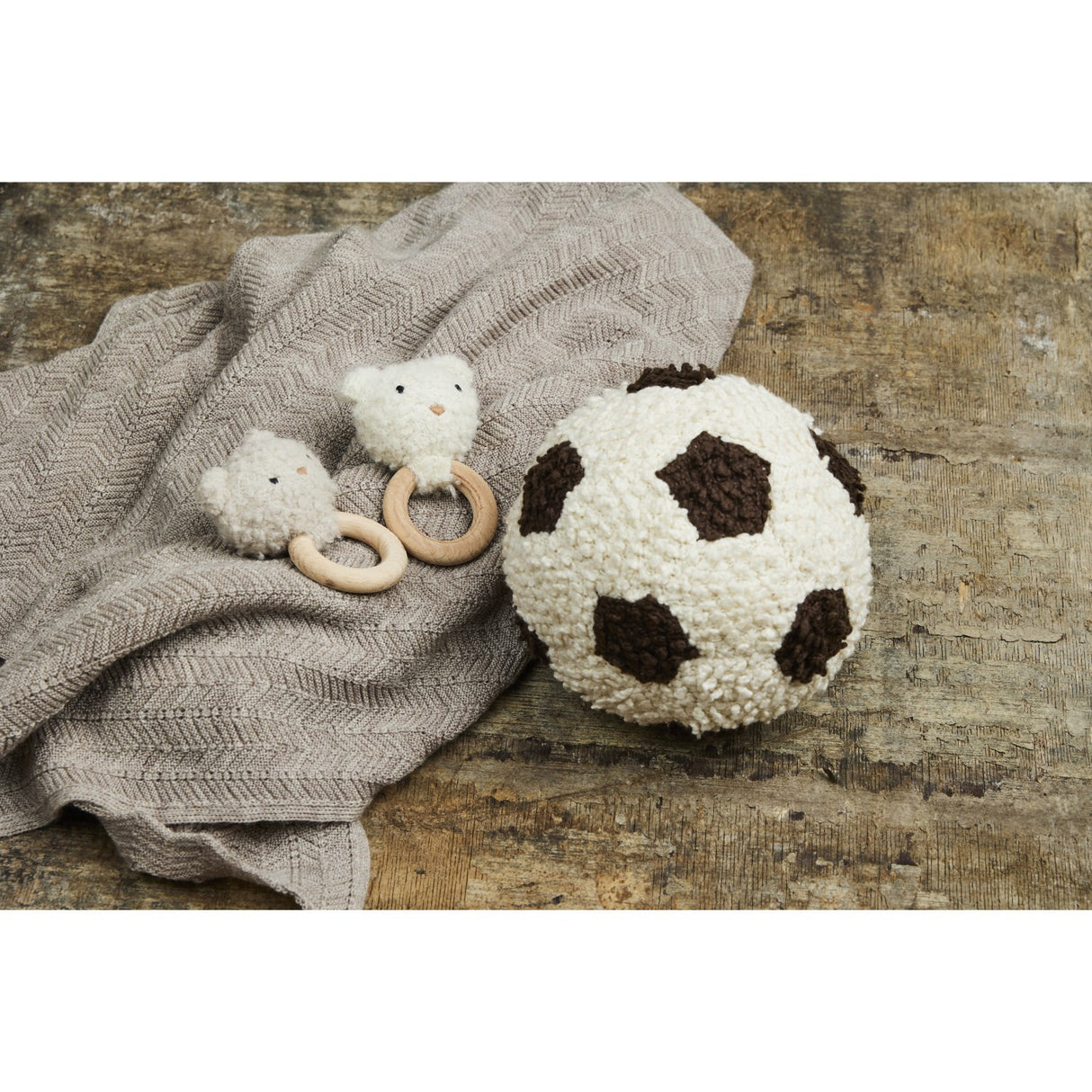 Smallstuff off white Rattle, bear, bouclé merino wool