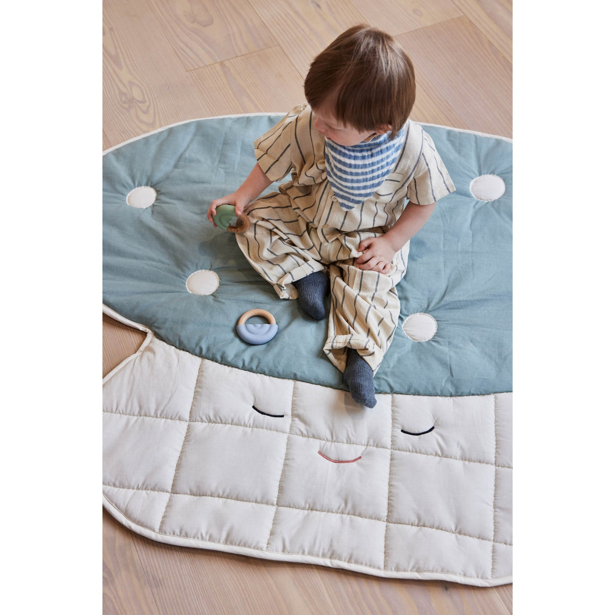 OYOY Offwhite/Pale Blue Mushroom Quilted Blanket