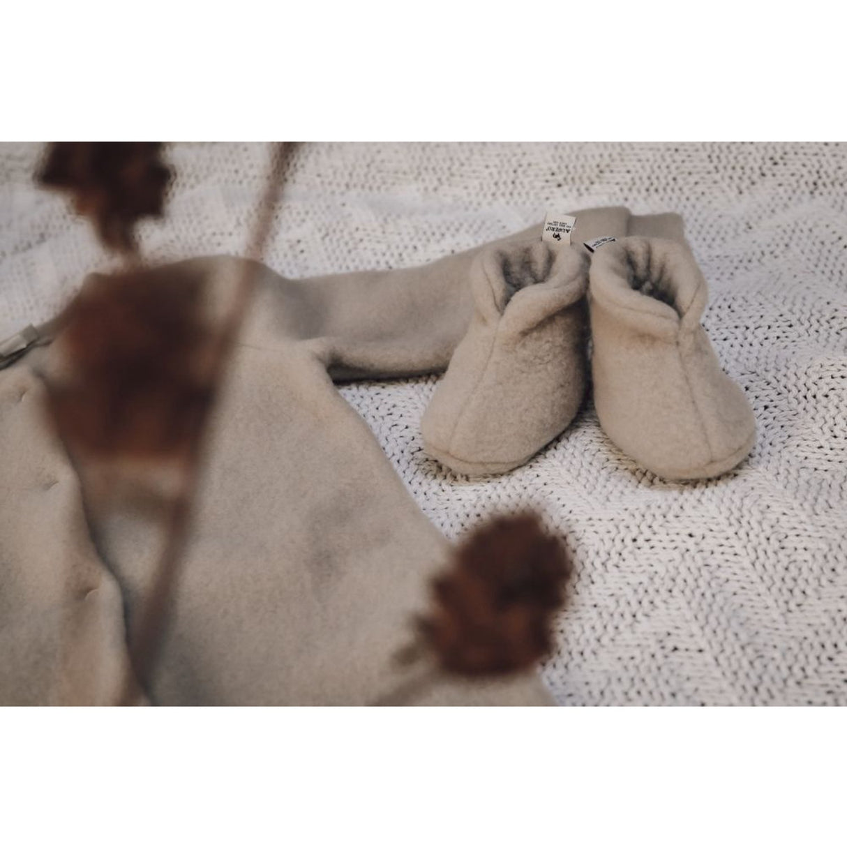 Alwero Beige newborn slippers virgin wool