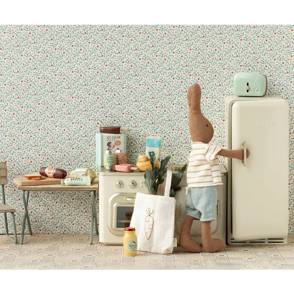 Maileg Miniature fridge - Off white