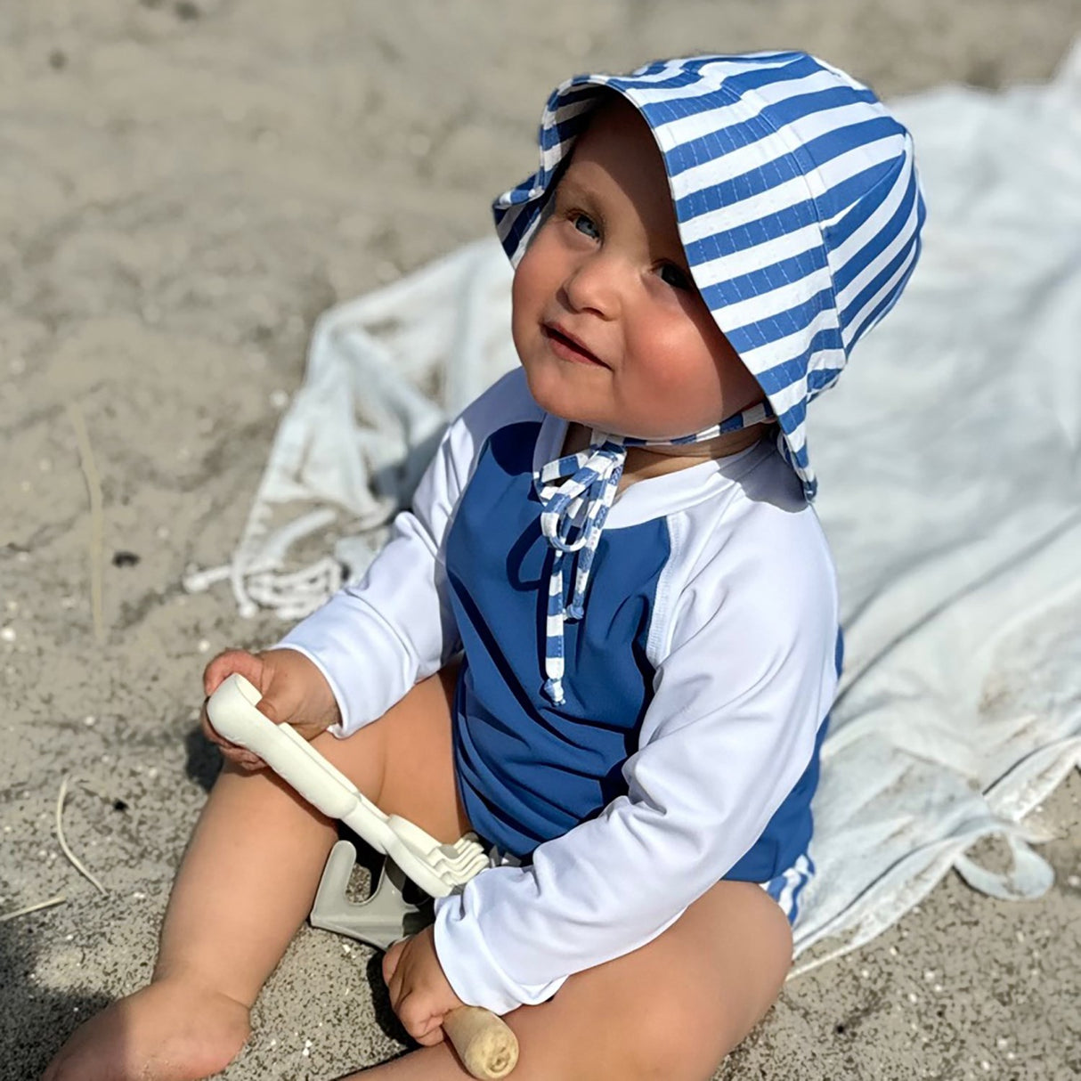 Petit Crabe Vertical Stripes Frey Sun hat