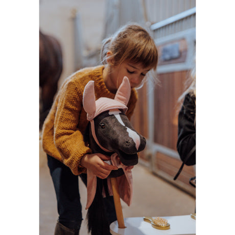 by Astrup Rug and Hut, Rosa