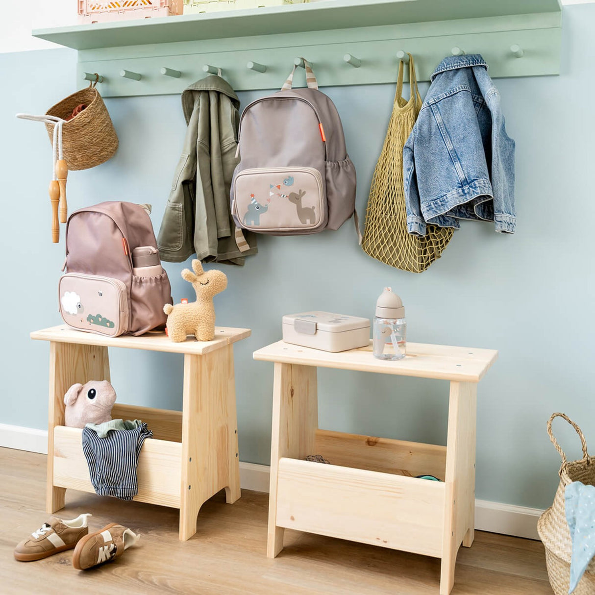 DonebyDeer Sand Lunch Box With Divider Celebration