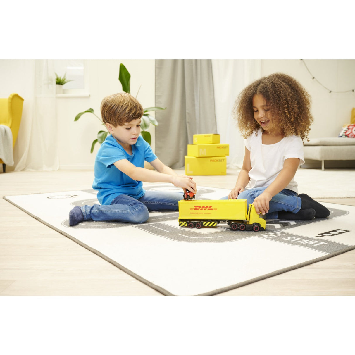 Dickie Toys DHL Truck