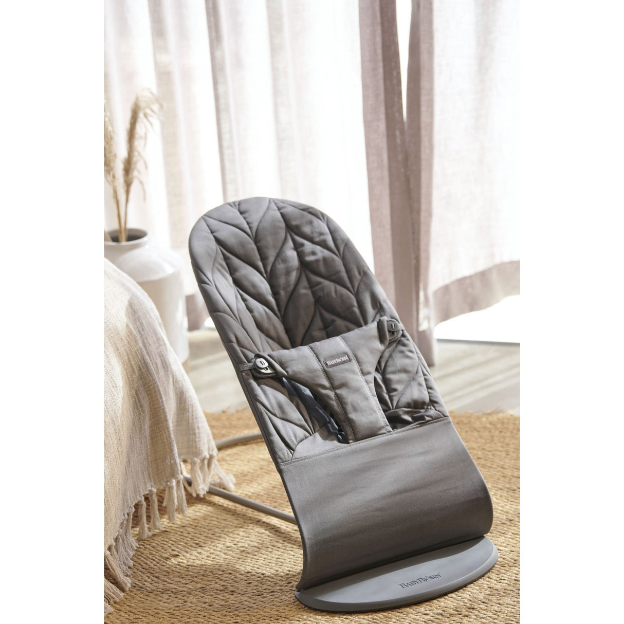 BabyBjörn Anthracite Grey Bouncer Bliss - Woven, Flower Leaf Quilt