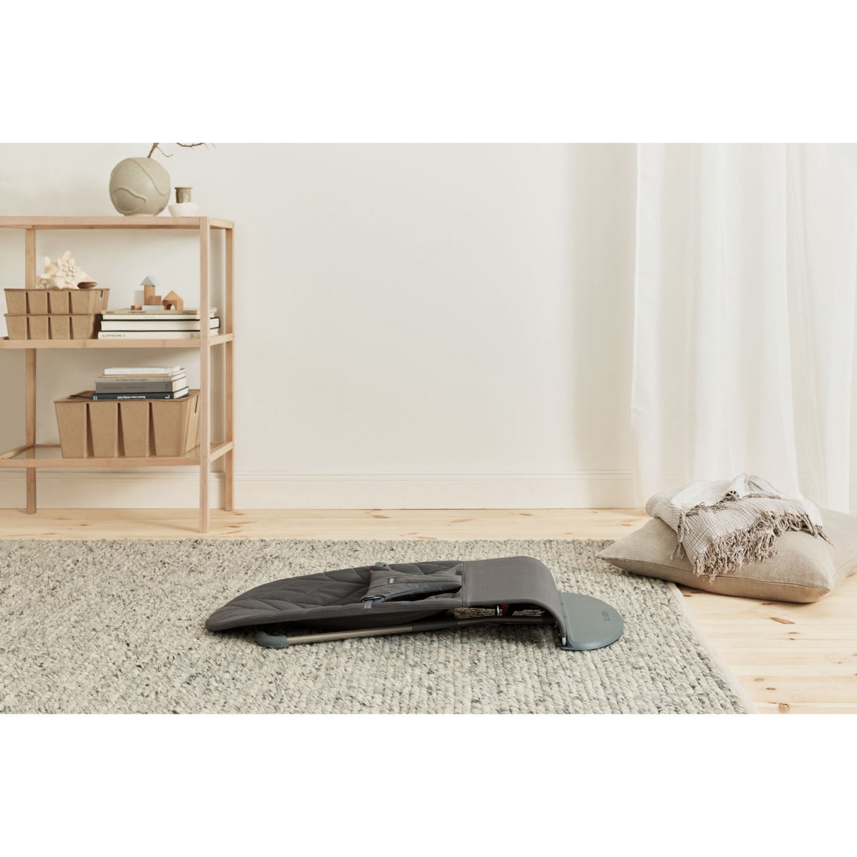 BabyBjörn Anthracite Grey Bouncer Bliss - Woven, Flower Leaf Quilt