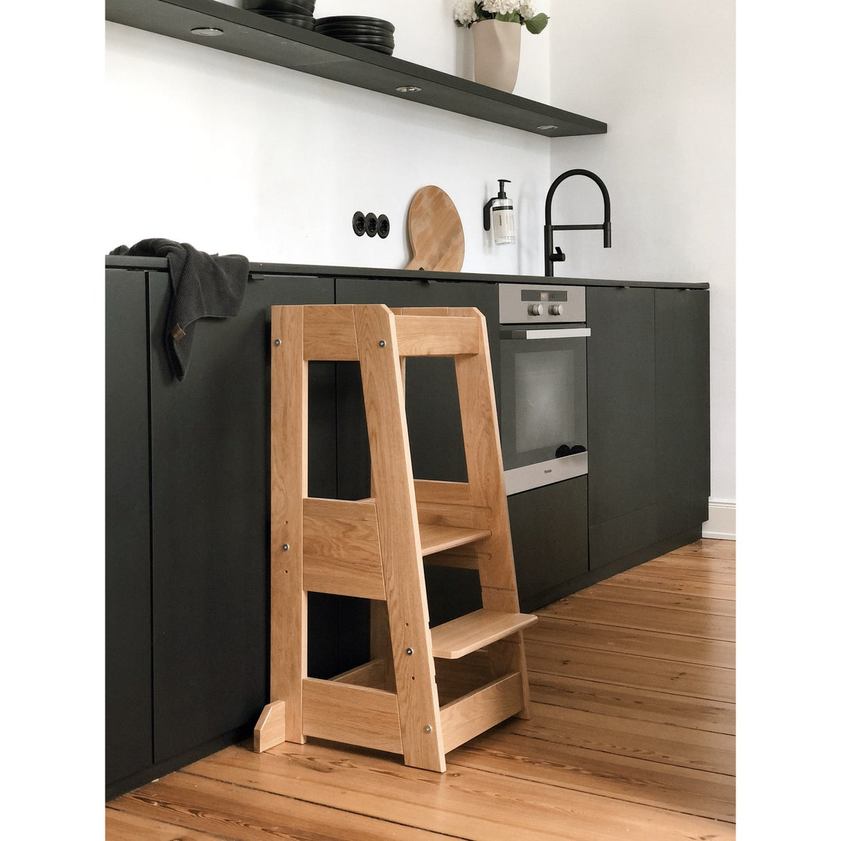tiSsi® Nature Felix Learning Tower Solid Oak