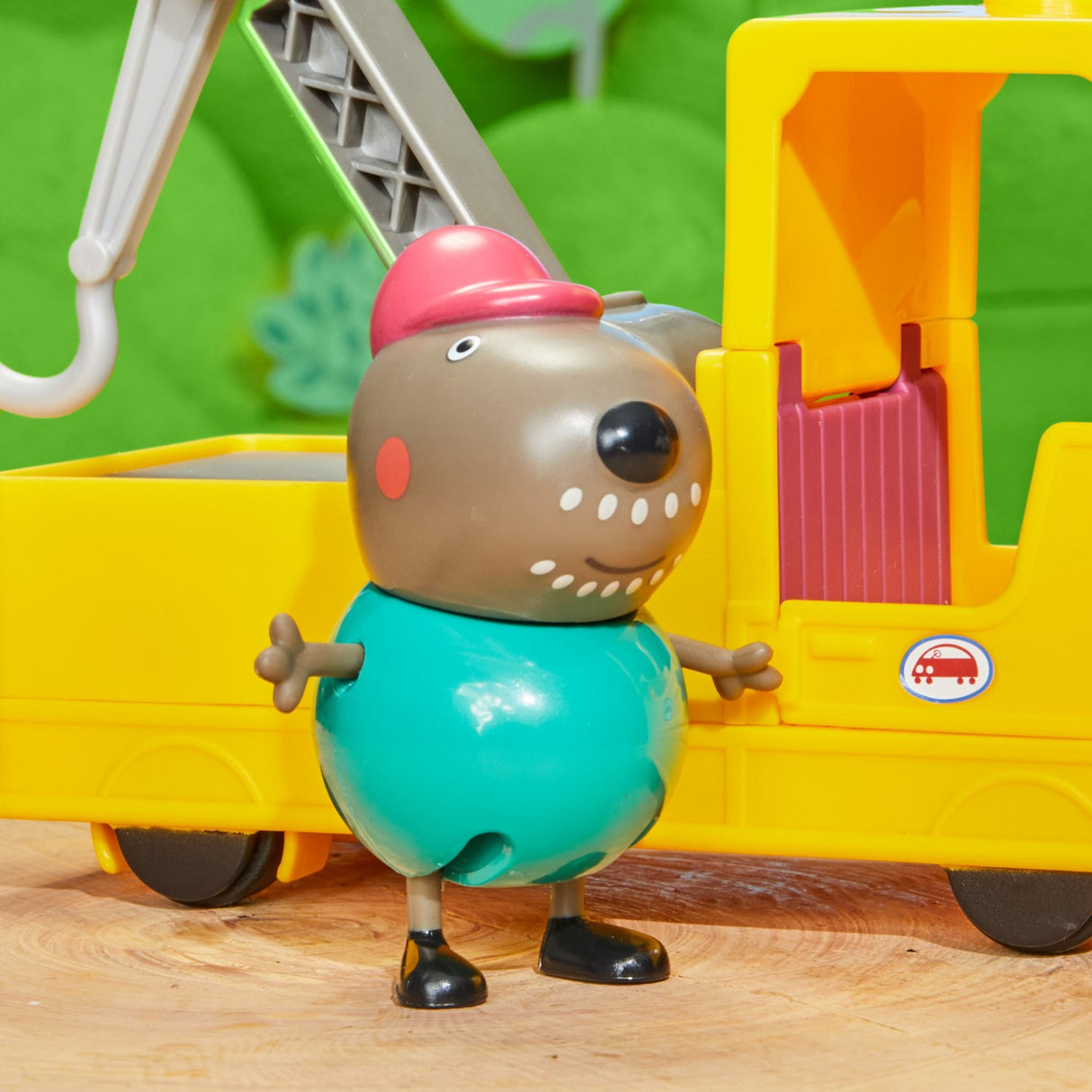 Peppa Pig Granddad Dogs Tow Truck