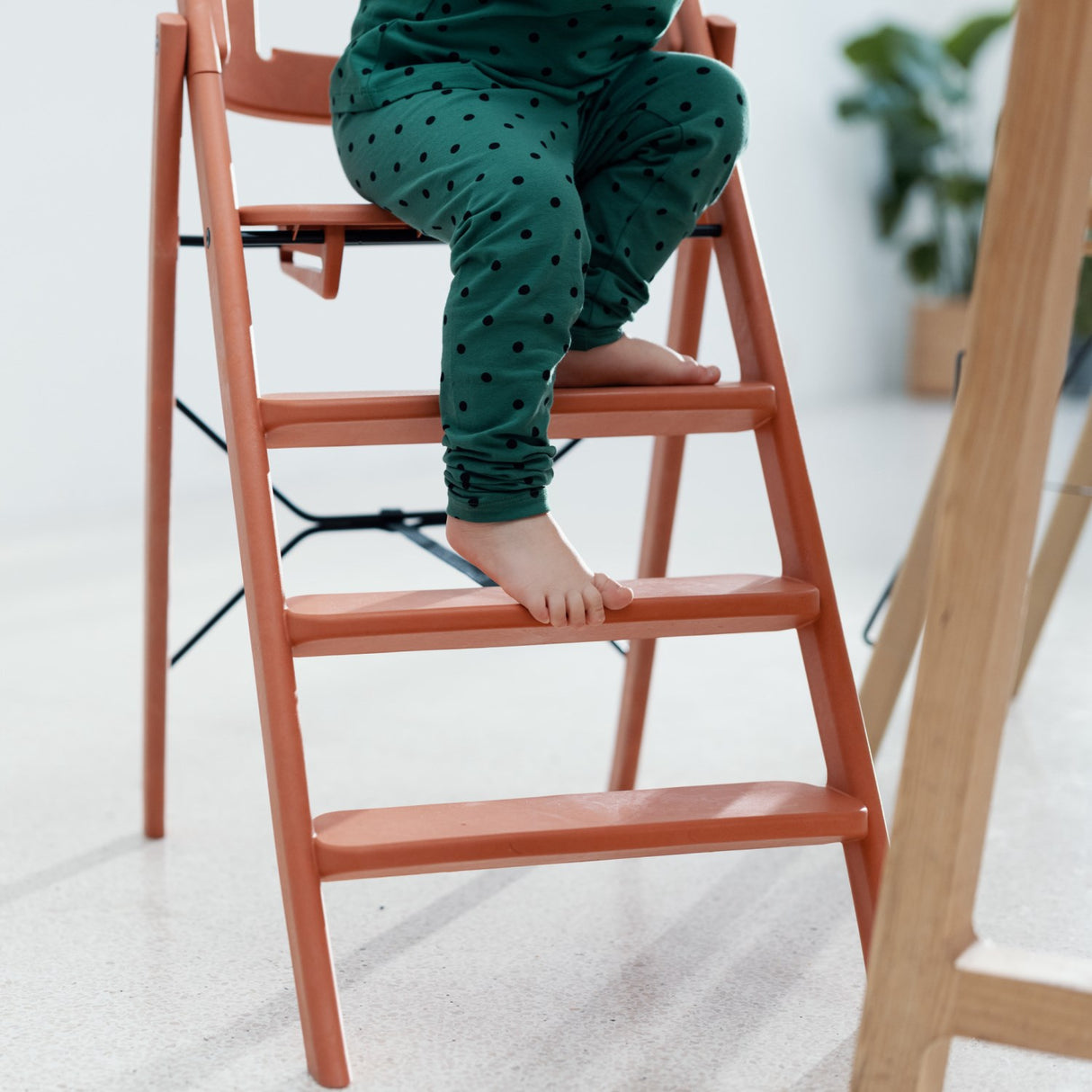 KAOS Terracotta Pink Klapp High Chair Recycled