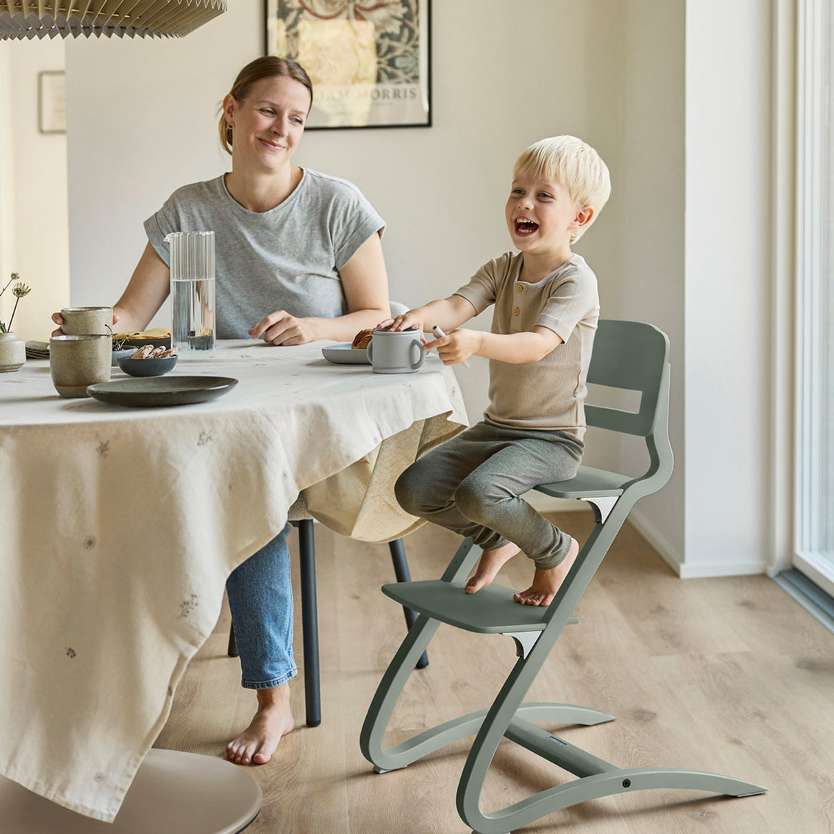 Leander Sage Green Leander Louie™ High Chair Uden Hanger