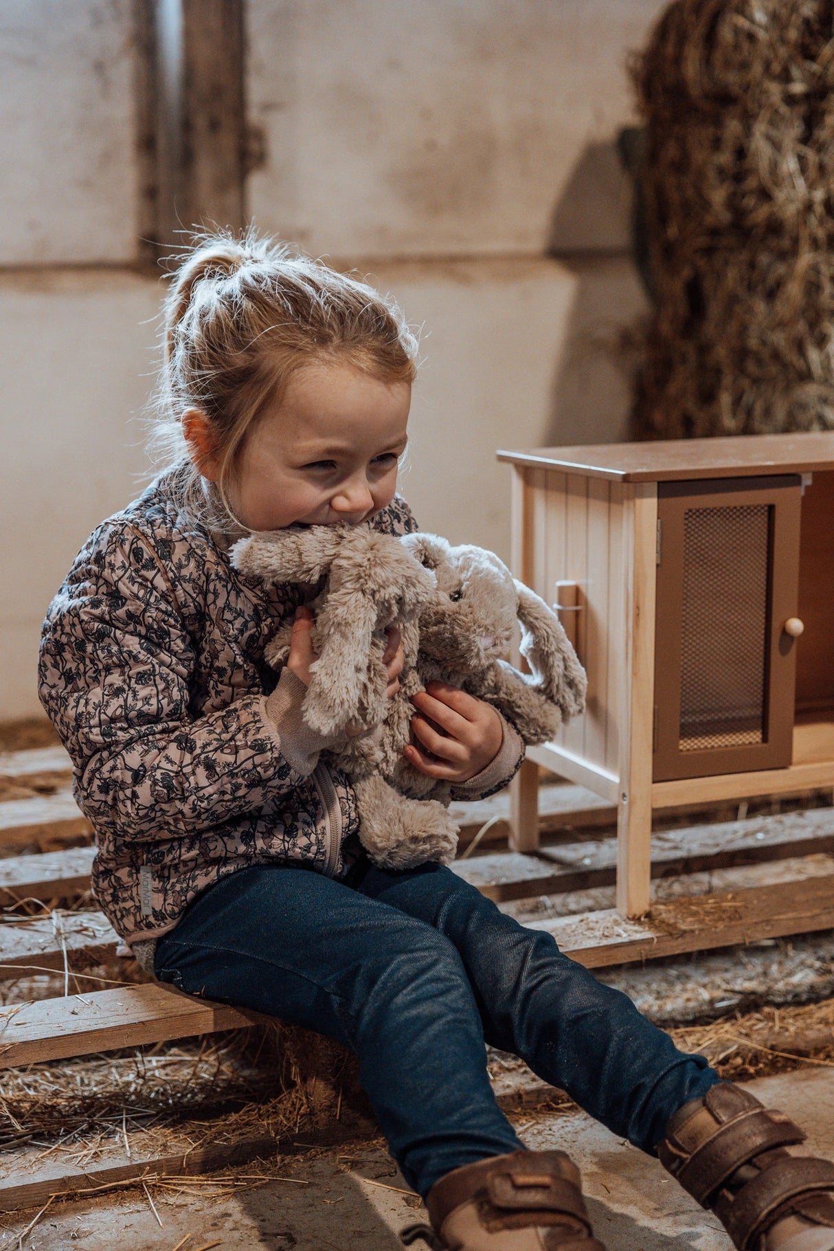 by Astrup 봉제 토끼와 아기