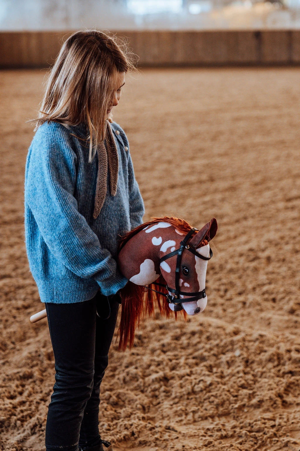 제작: Astrup Hobby Horse, Coco, Maroon/White