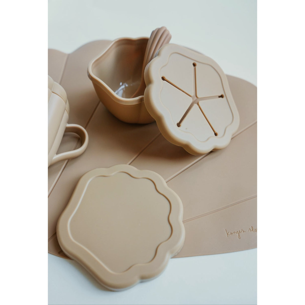 Konges Sløjd Terra Cotta Silicone Clam Set