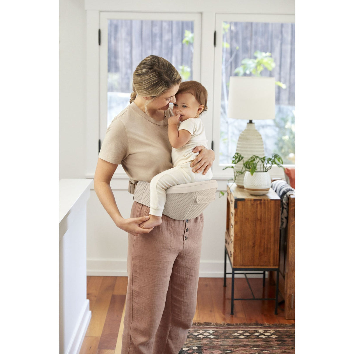 Ergobaby Natural Beige Box Lift Hip Seat