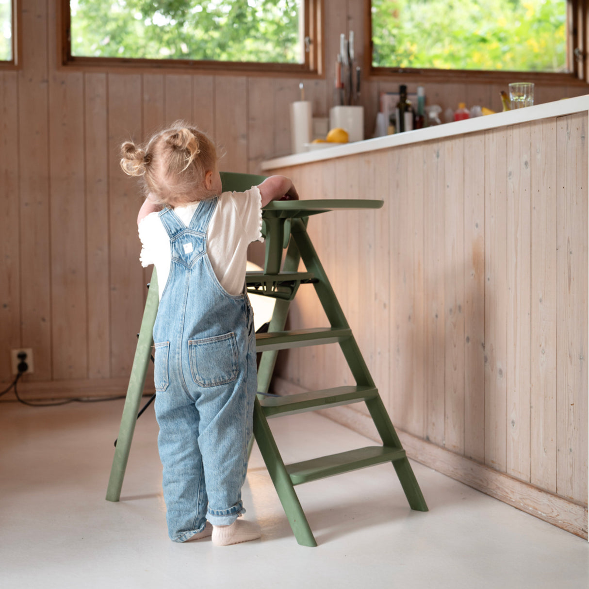 KAOS Mineral Green Klapp High Chair Recycled With KLAPP® Safety Rail & Tray Bundle