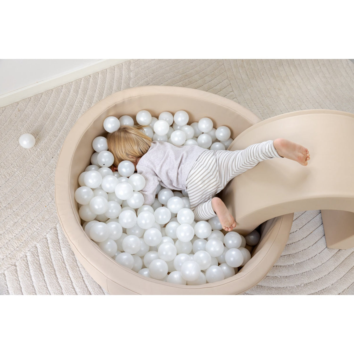 Tumble Time Taupe Ball Pool in Vegan PU ø90cm 150 pcs. Balls