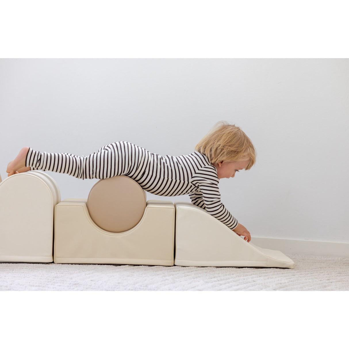 Tumble Time Rainbow 7-piece tumbling set in vegan PU leather