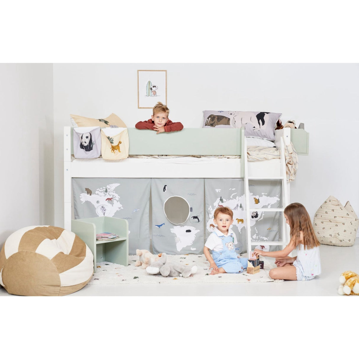 Manis-h Snow White Mari Halvhøj Bed With Skråstige