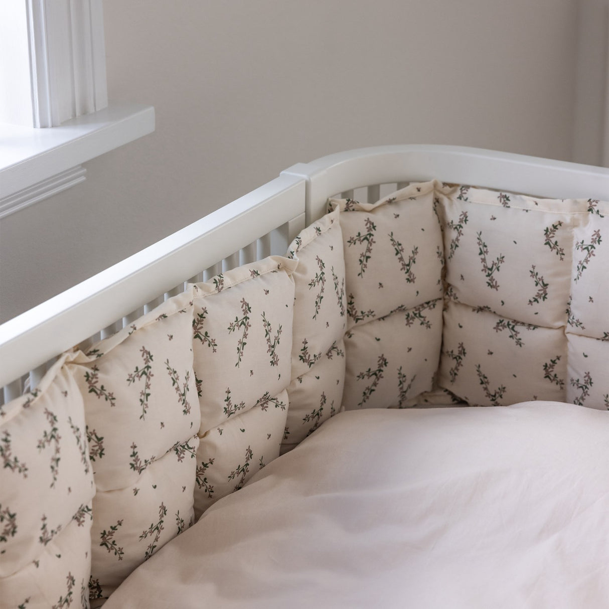 Sebra Powder Blossom Baby Bumper Kapok