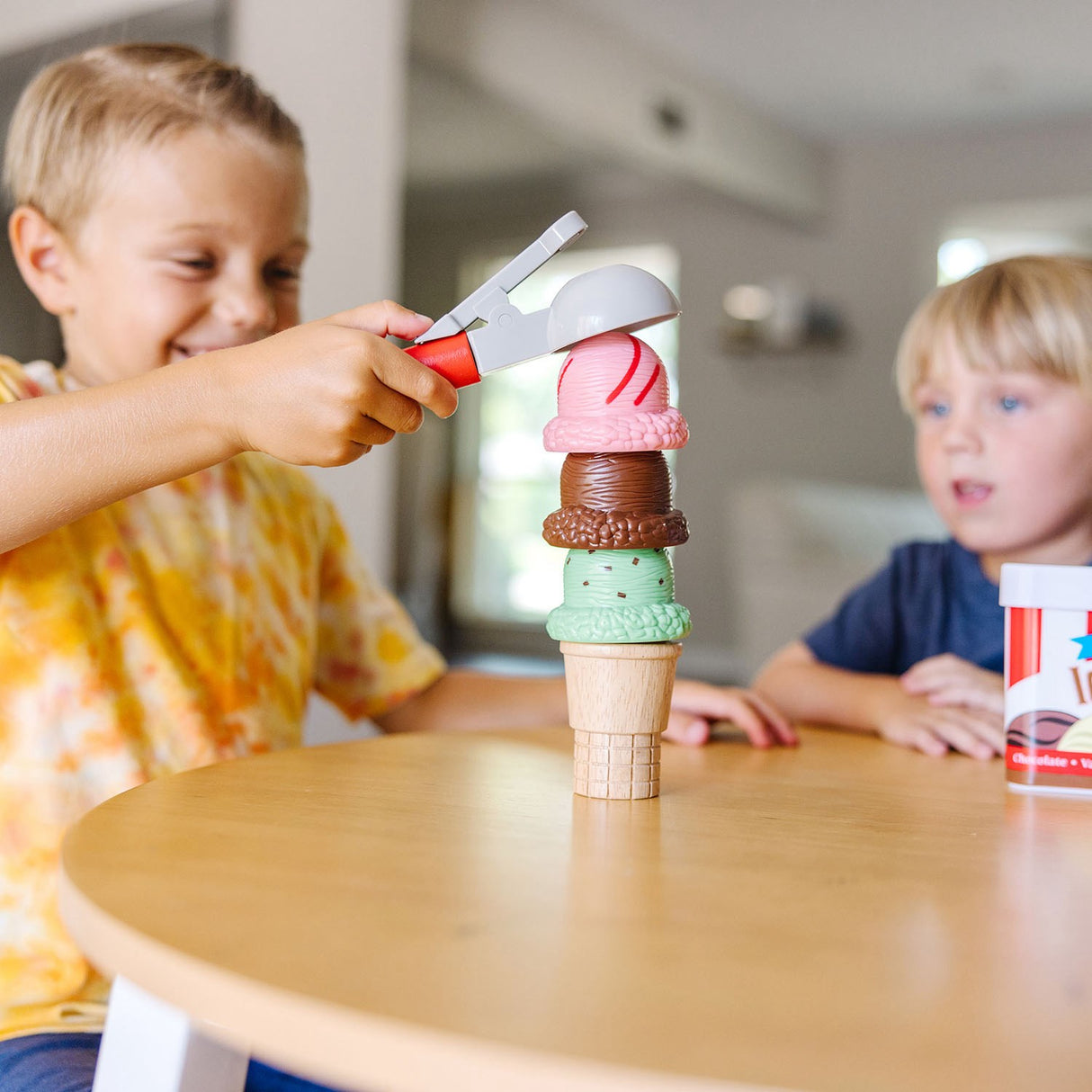 Melissa & Doug Multifarvet Toy Scoop & Stack Ice Cream Cone Playset