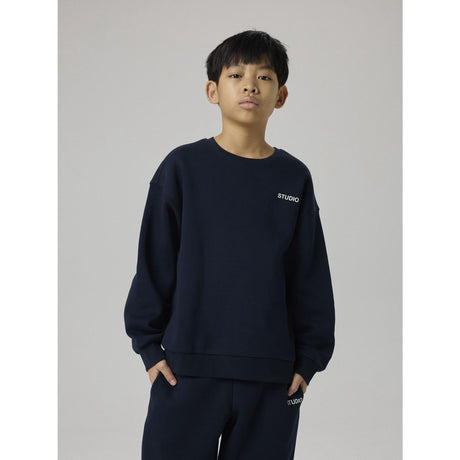Name It Dark Sapphire Bright White Print Nkmrio Ls Rlx Sweat Bru Noos