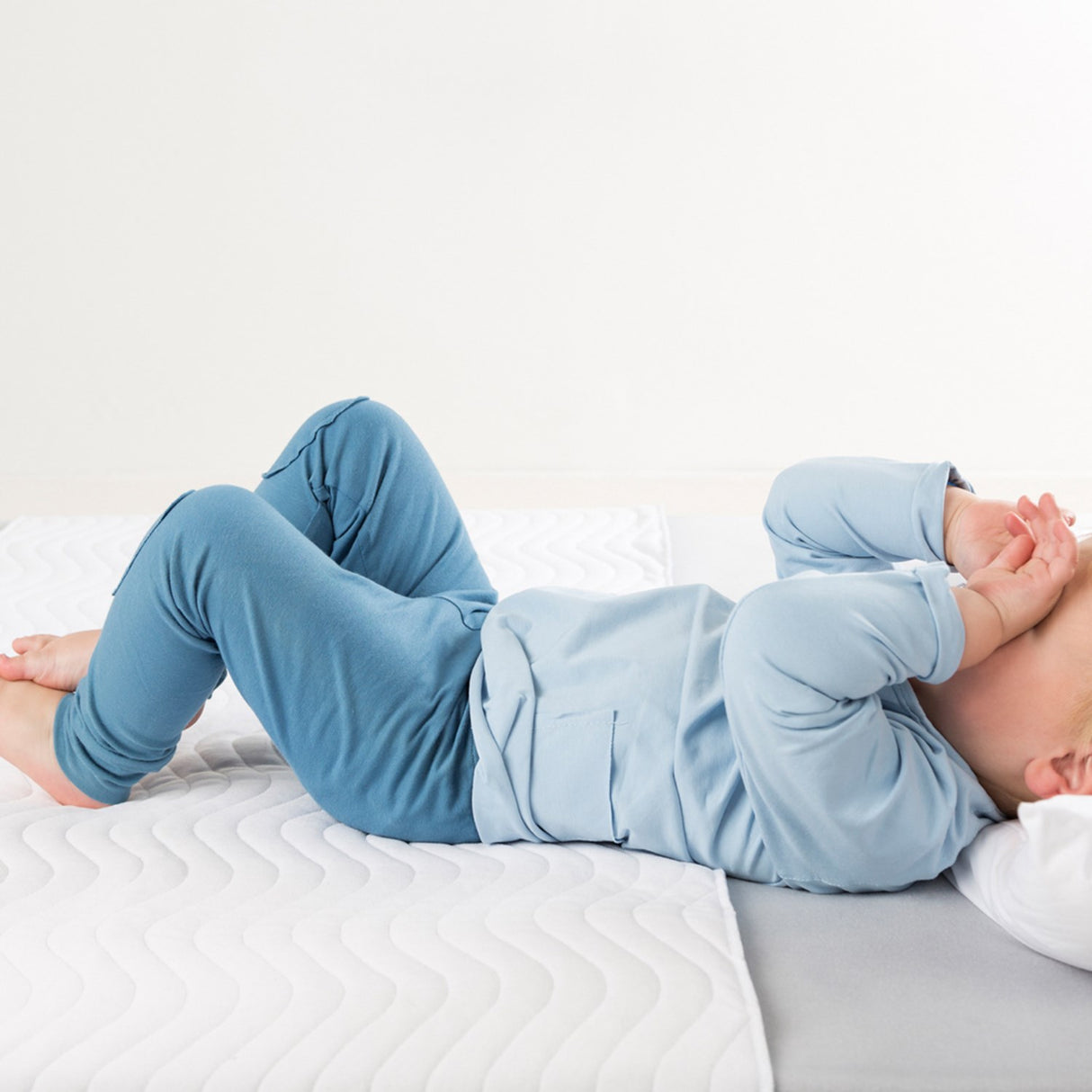 Doomoo White Mattress Protector