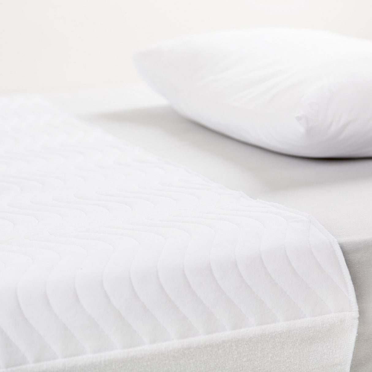 Doomoo White Mattress Protector