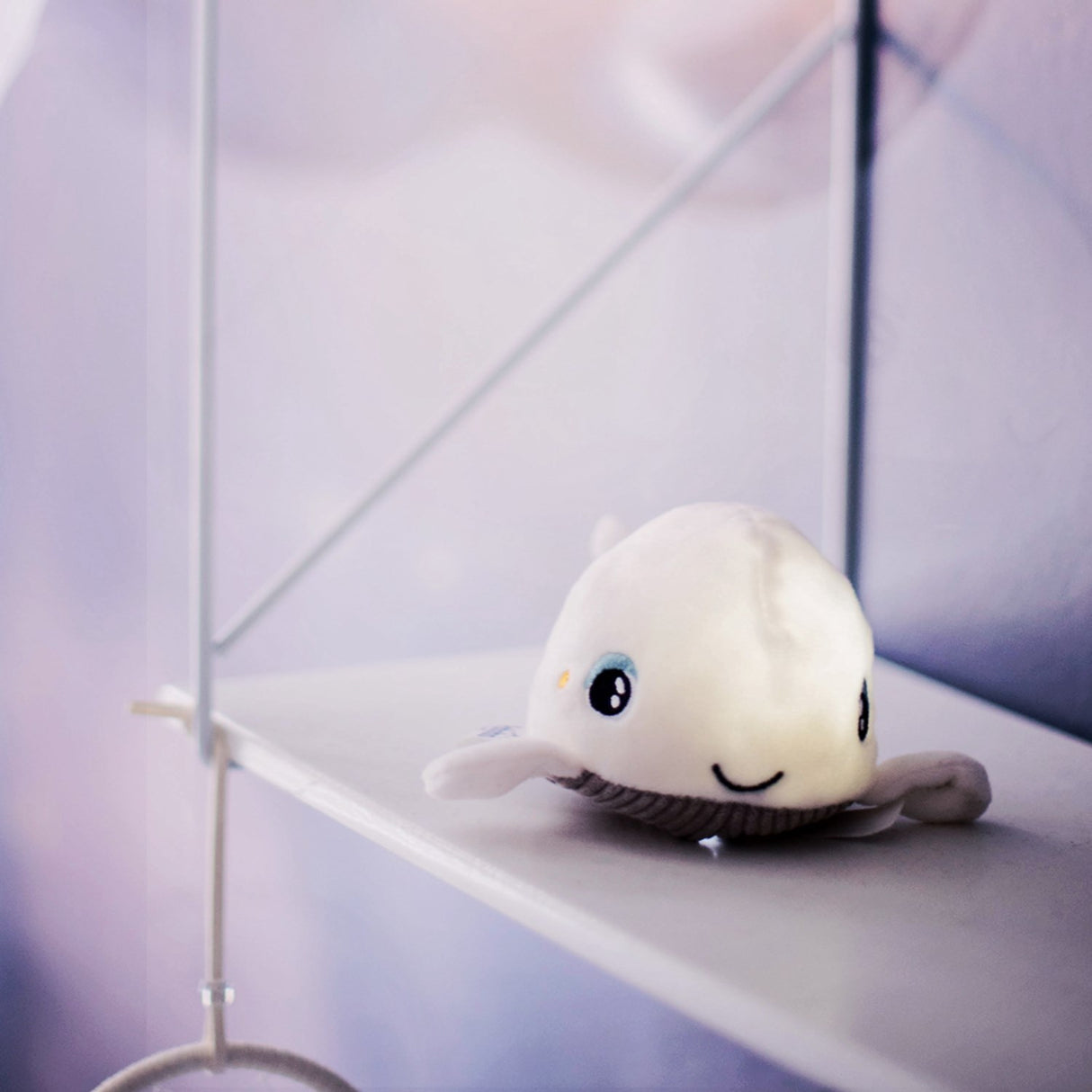 Pabobo White Shakies Whale Night Light