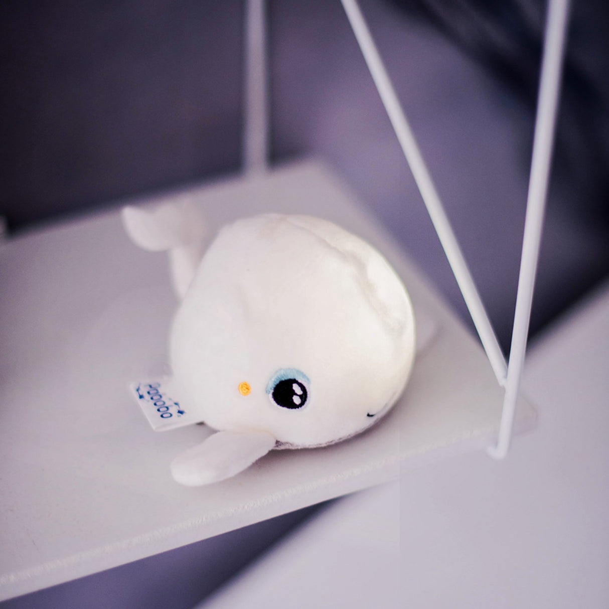 Pabobo White Shakies Whale Night Light