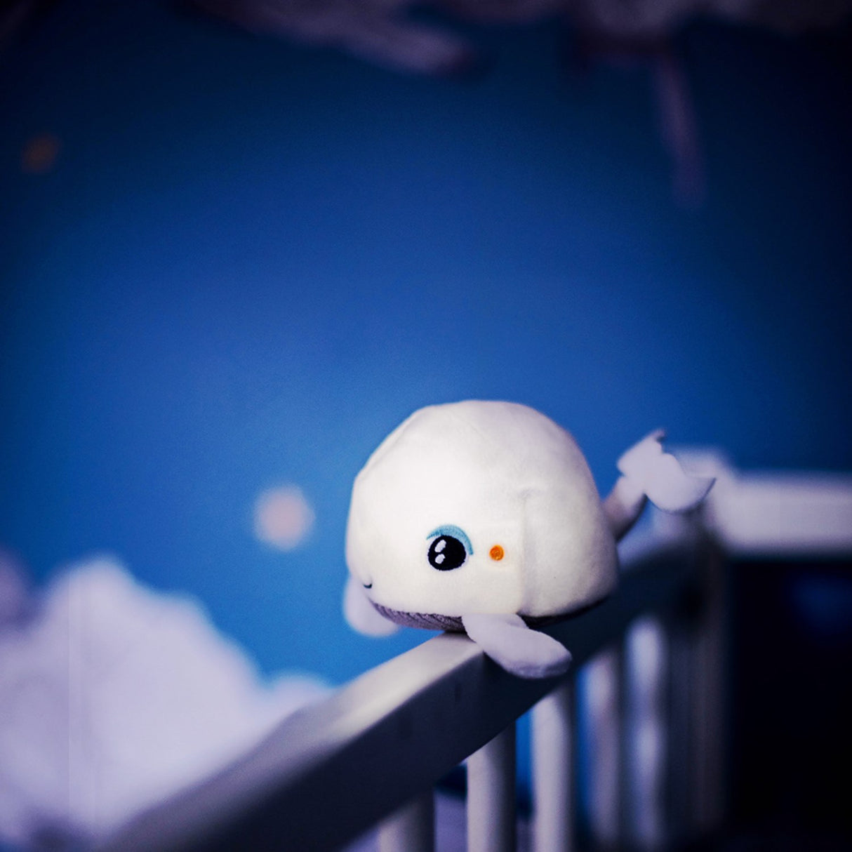 Pabobo White Shakies Whale Night Light