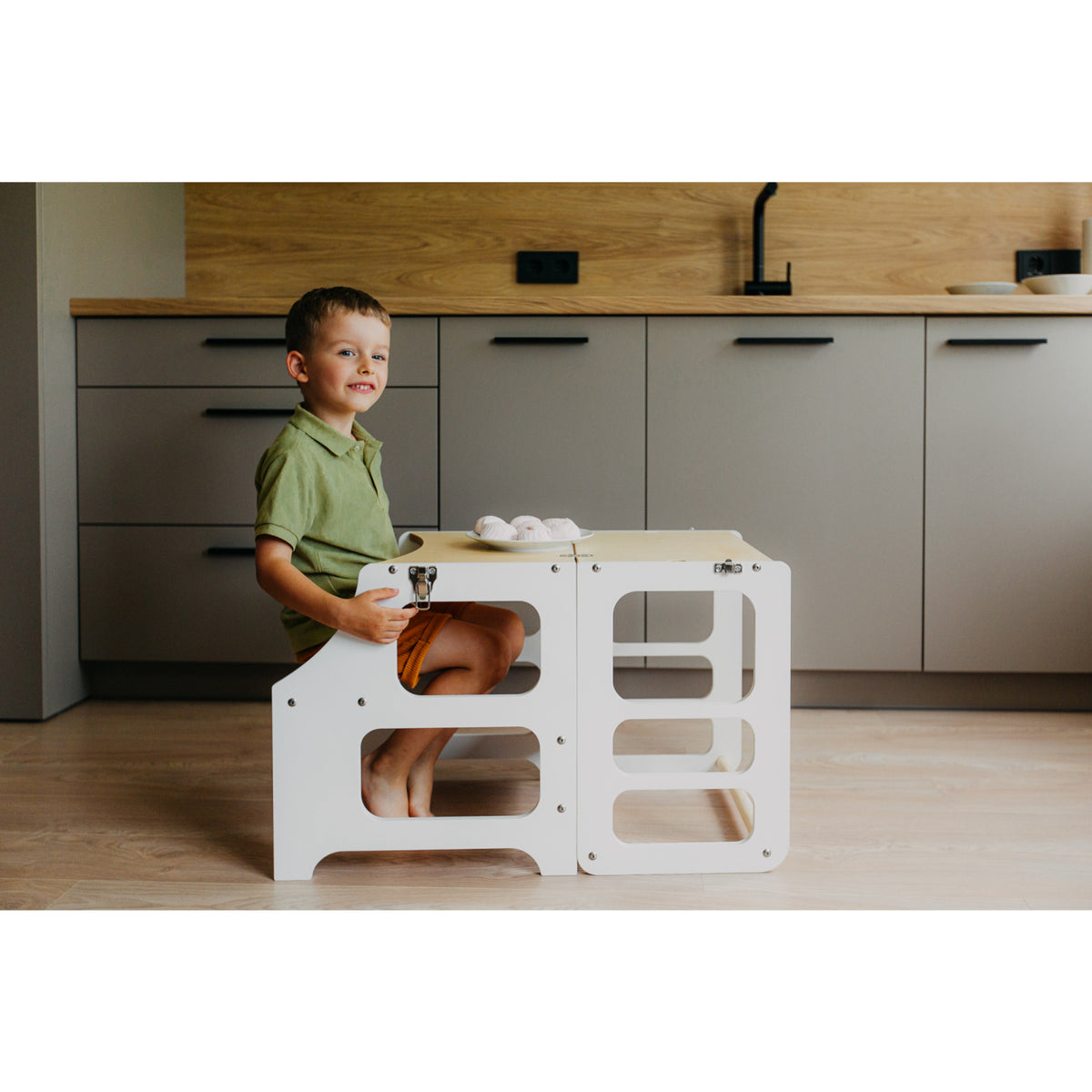 Duck Woodworks White Foldable EC Tower