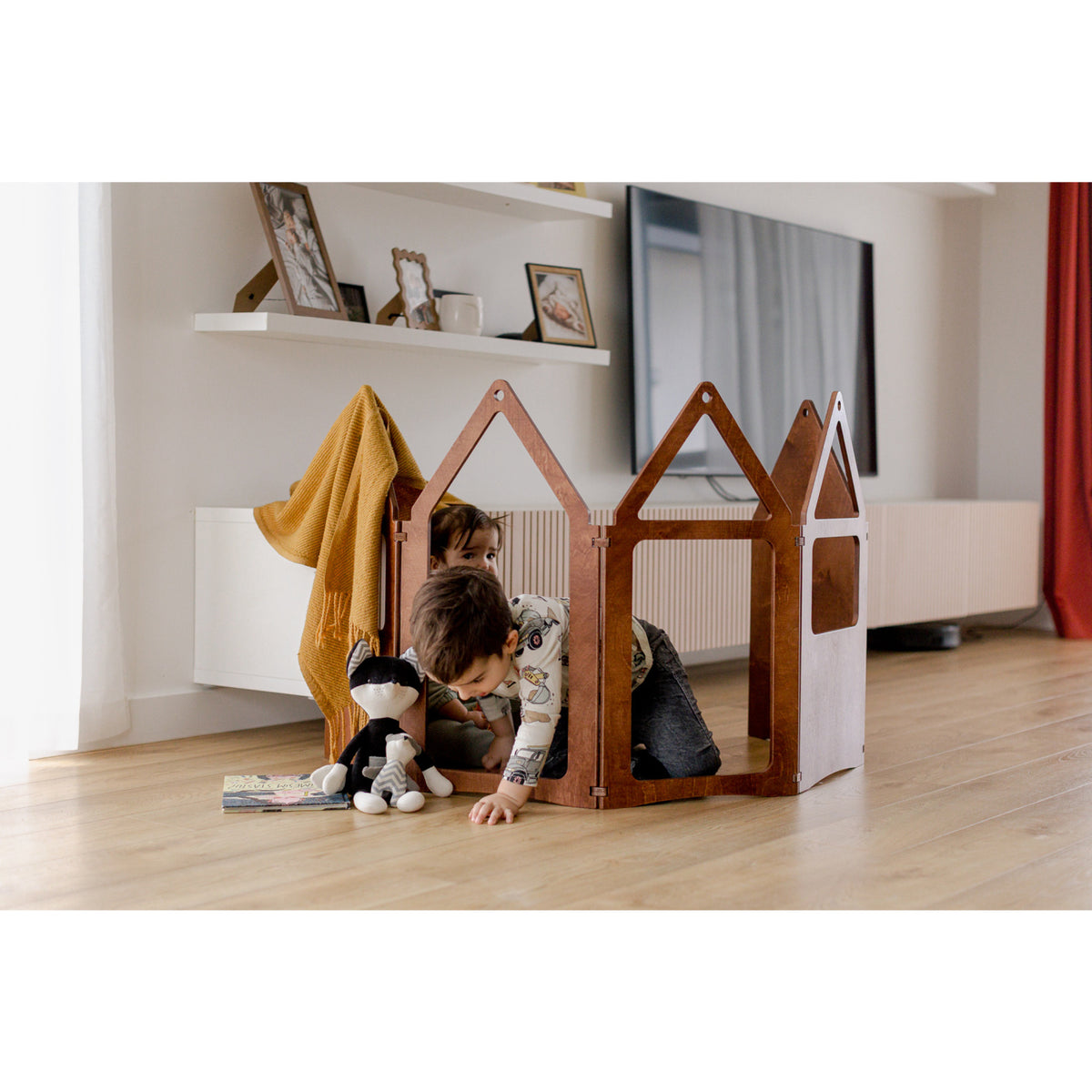 Duck Woodworks Honey Glaze Zig Zag House Plus