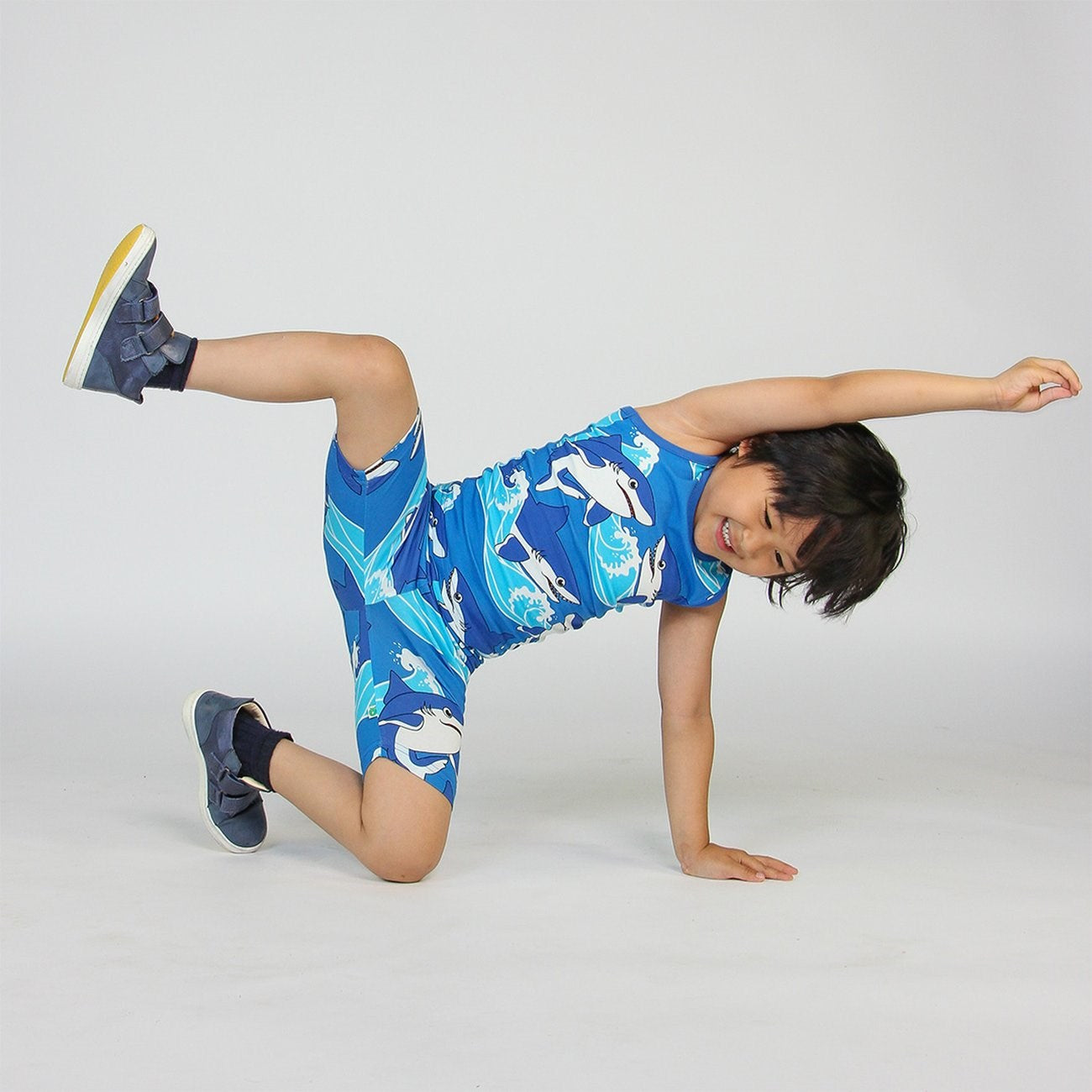 Småfolk Brilliant Blue Tank top and cycling shorts with sharks 2