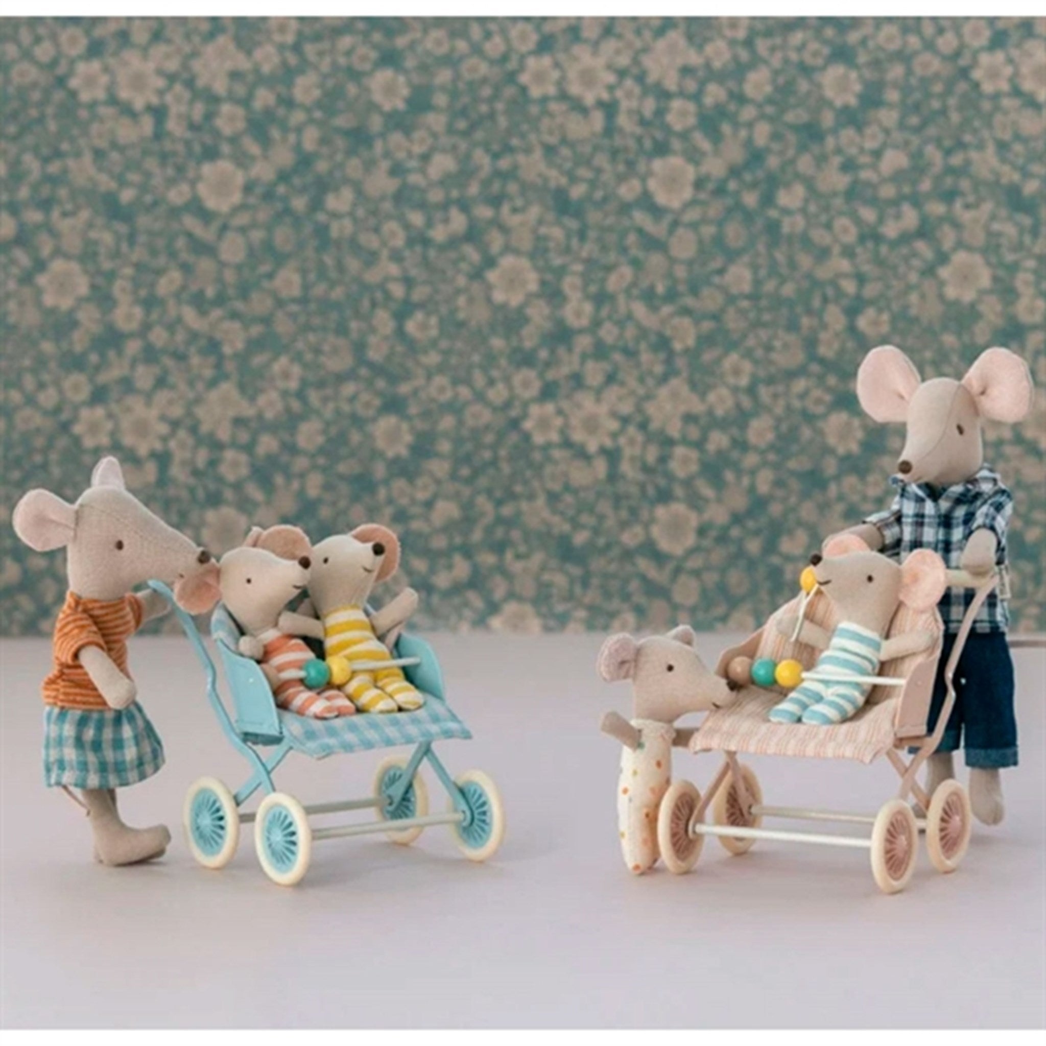 Maileg Stroller Baby Mouse Mint 2