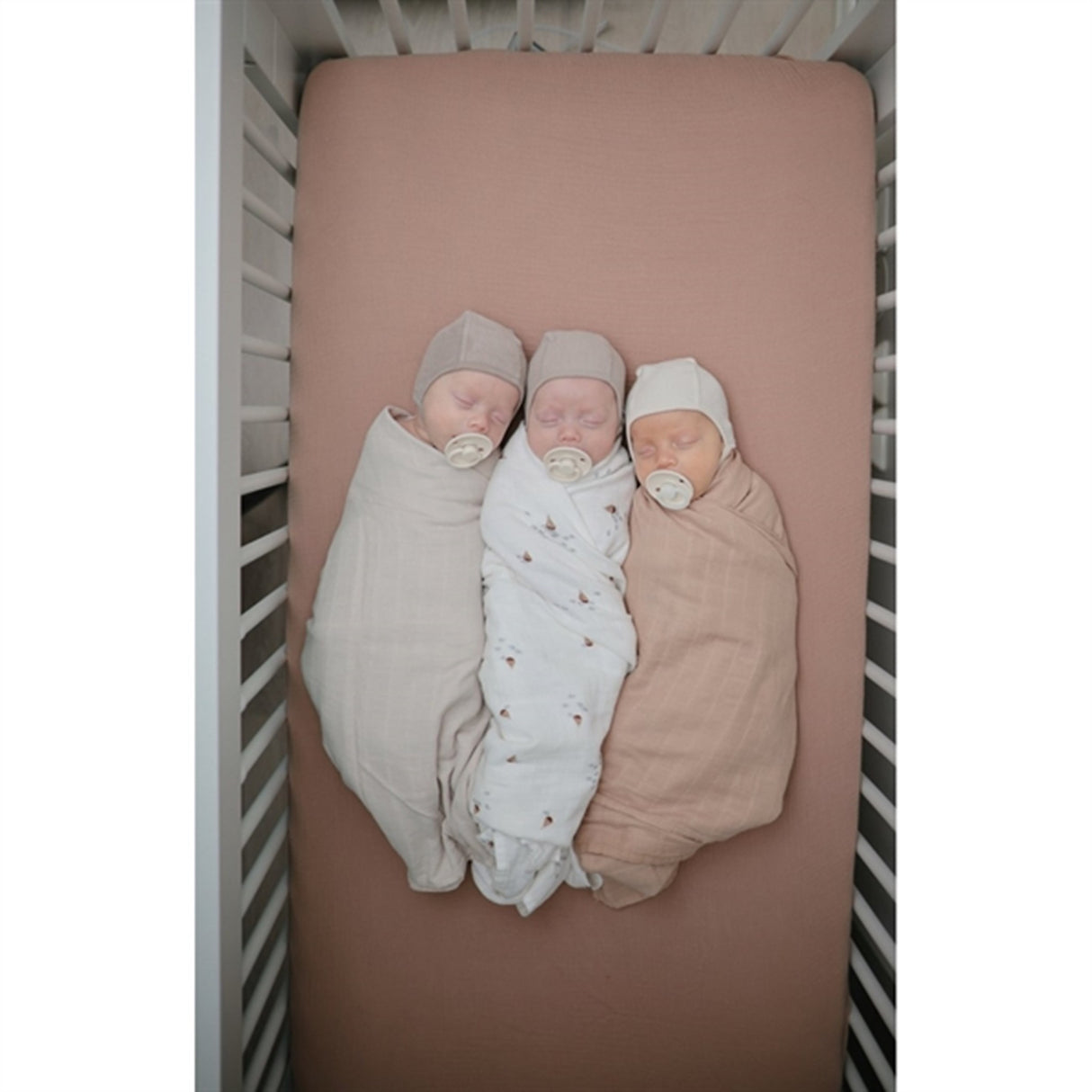 Mushie Swaddle Blush 2