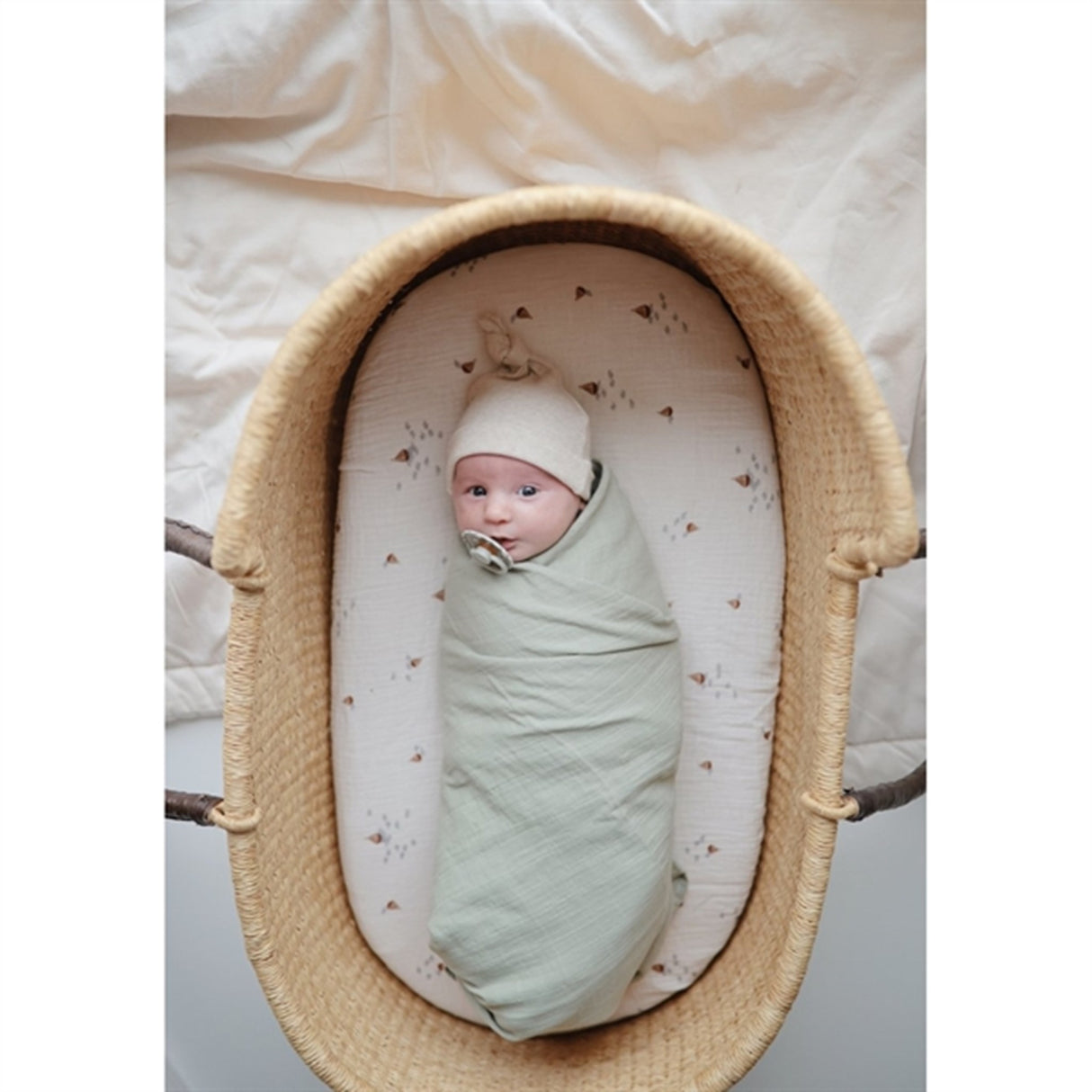 Mushie Swaddle Sage 3