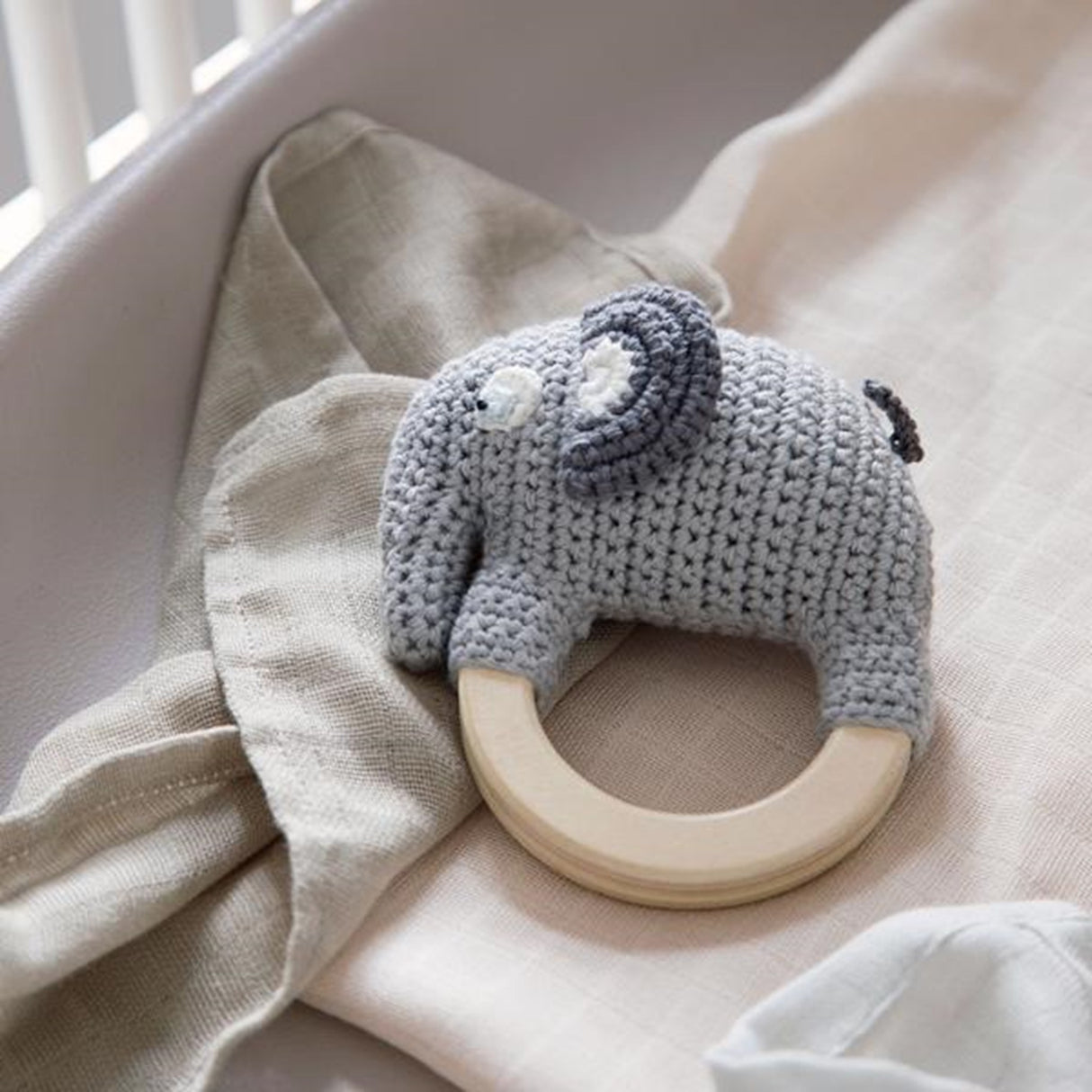 Sebra Knitted Rattle Fanto The Elefant Classic Grey