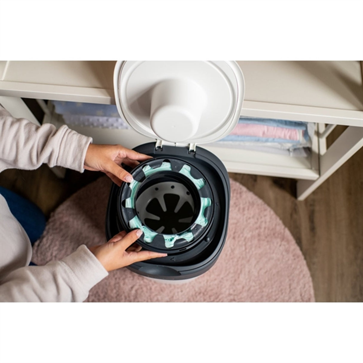 Tommee Tippee Twist & Click Diaper Bin White 6