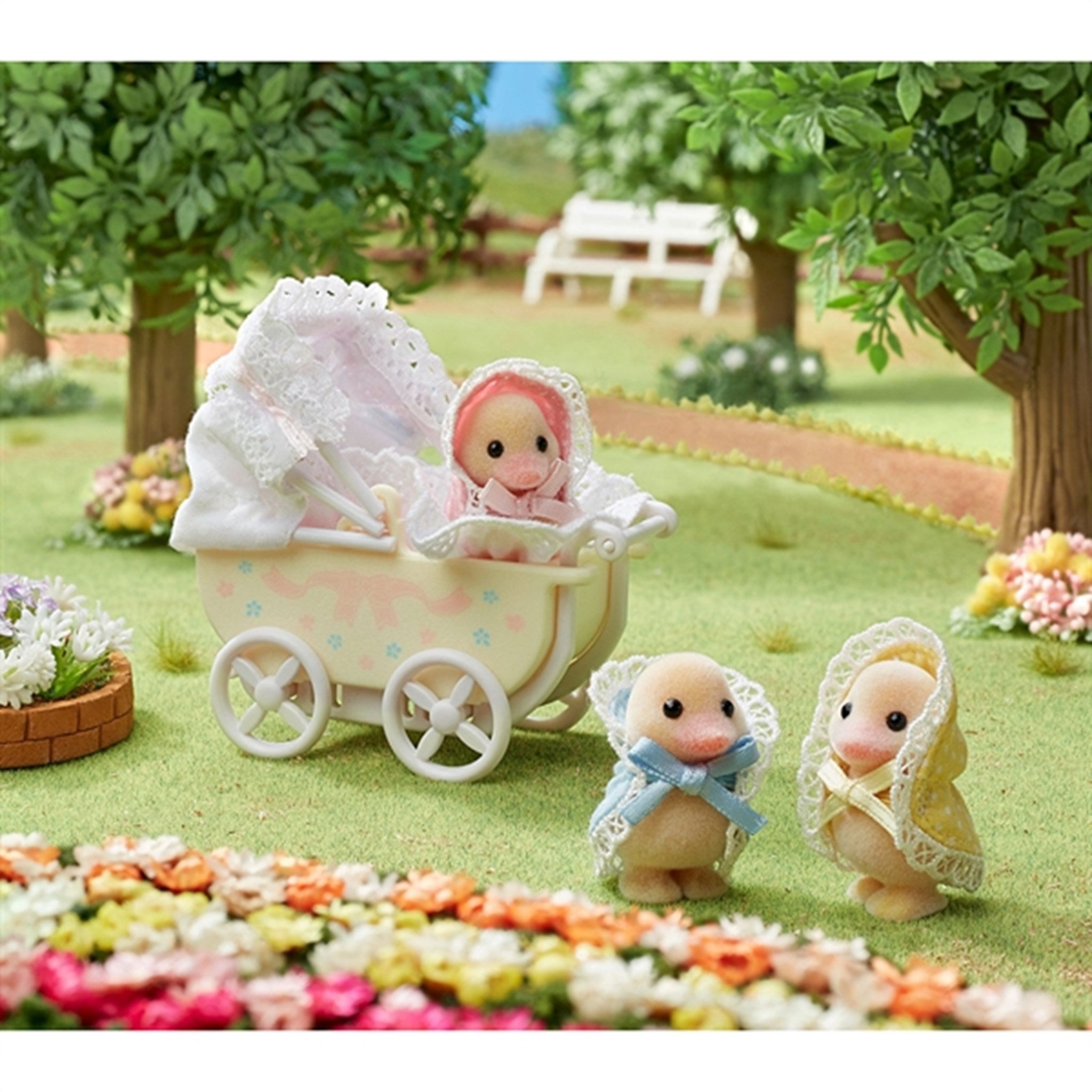 Sylvanian Families® Darling Ducklings Baby Carriage 2