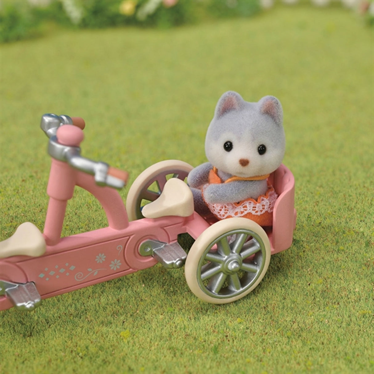 Sylvanian Families® Tandem Cycling Set Husky Sister & Brother 3