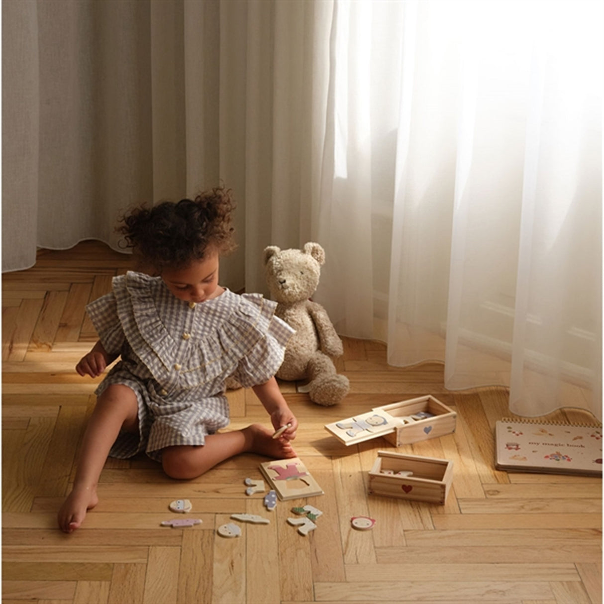 Konges Sløjd Wooden Teddy Dress-Up Puzzle Red 8