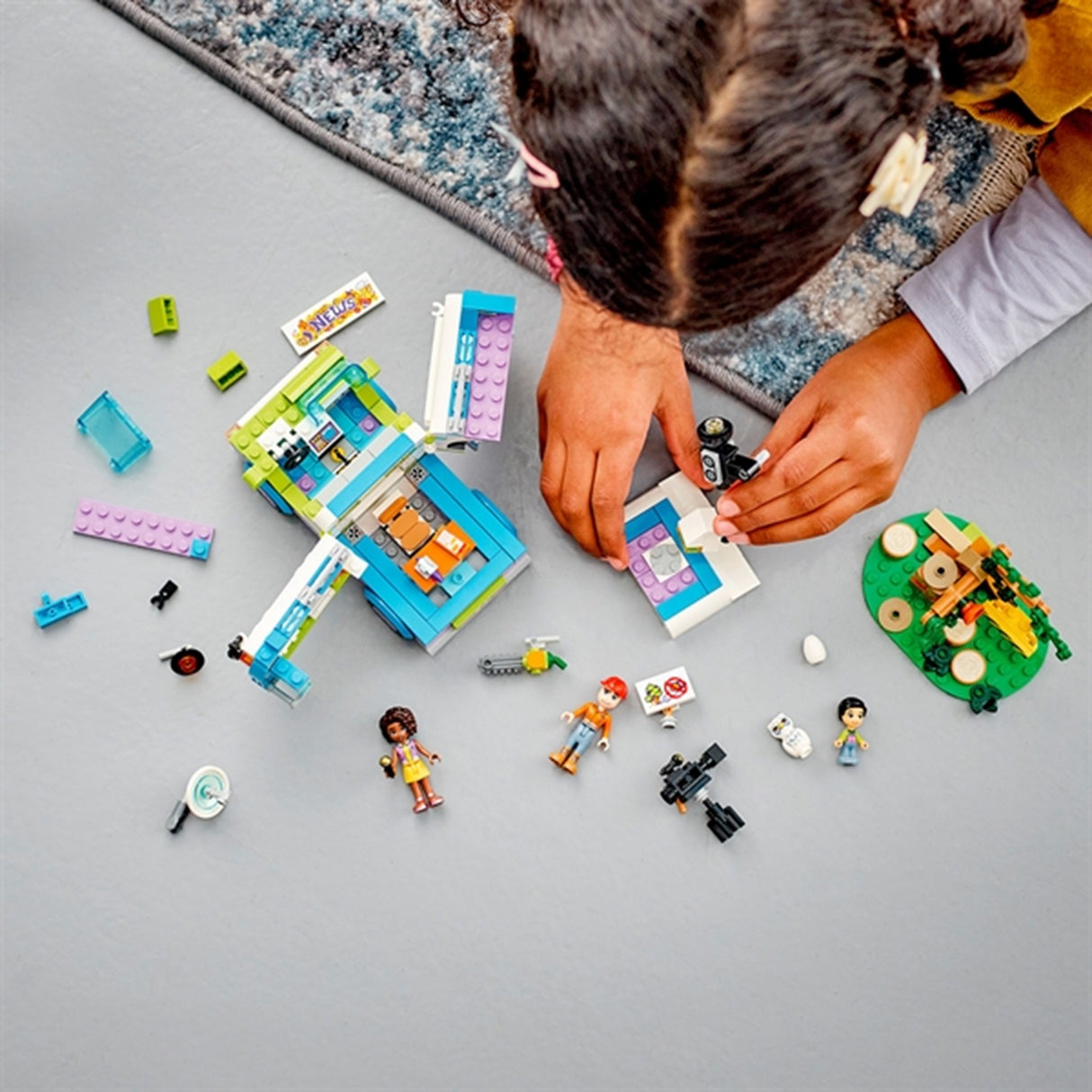 LEGO® Friends Newsroom Van