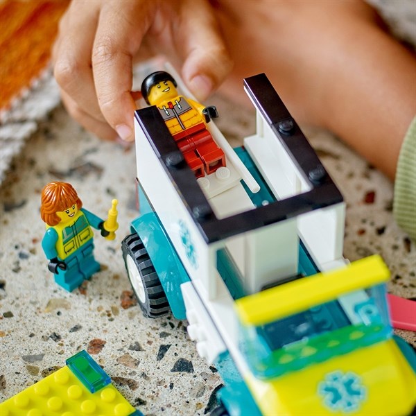 LEGO® City Emergency Ambulance and Snowboarder 3