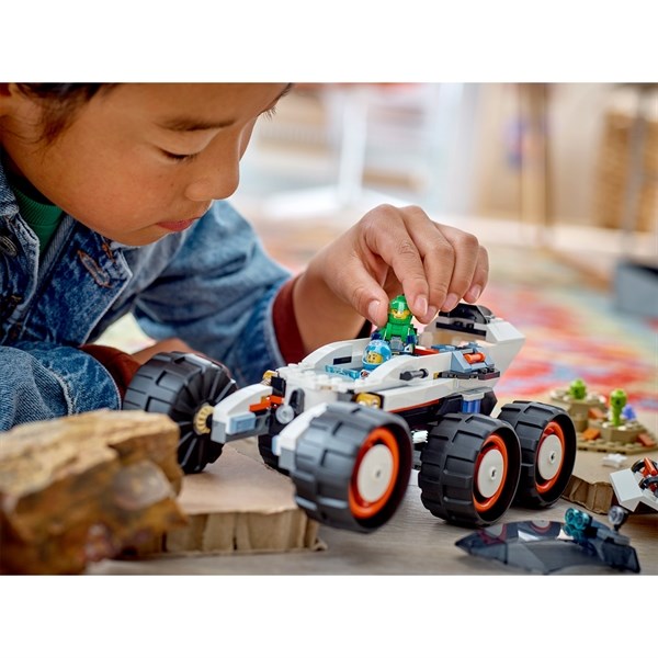 LEGO® City Space Explorer Rover and Alien Life 2