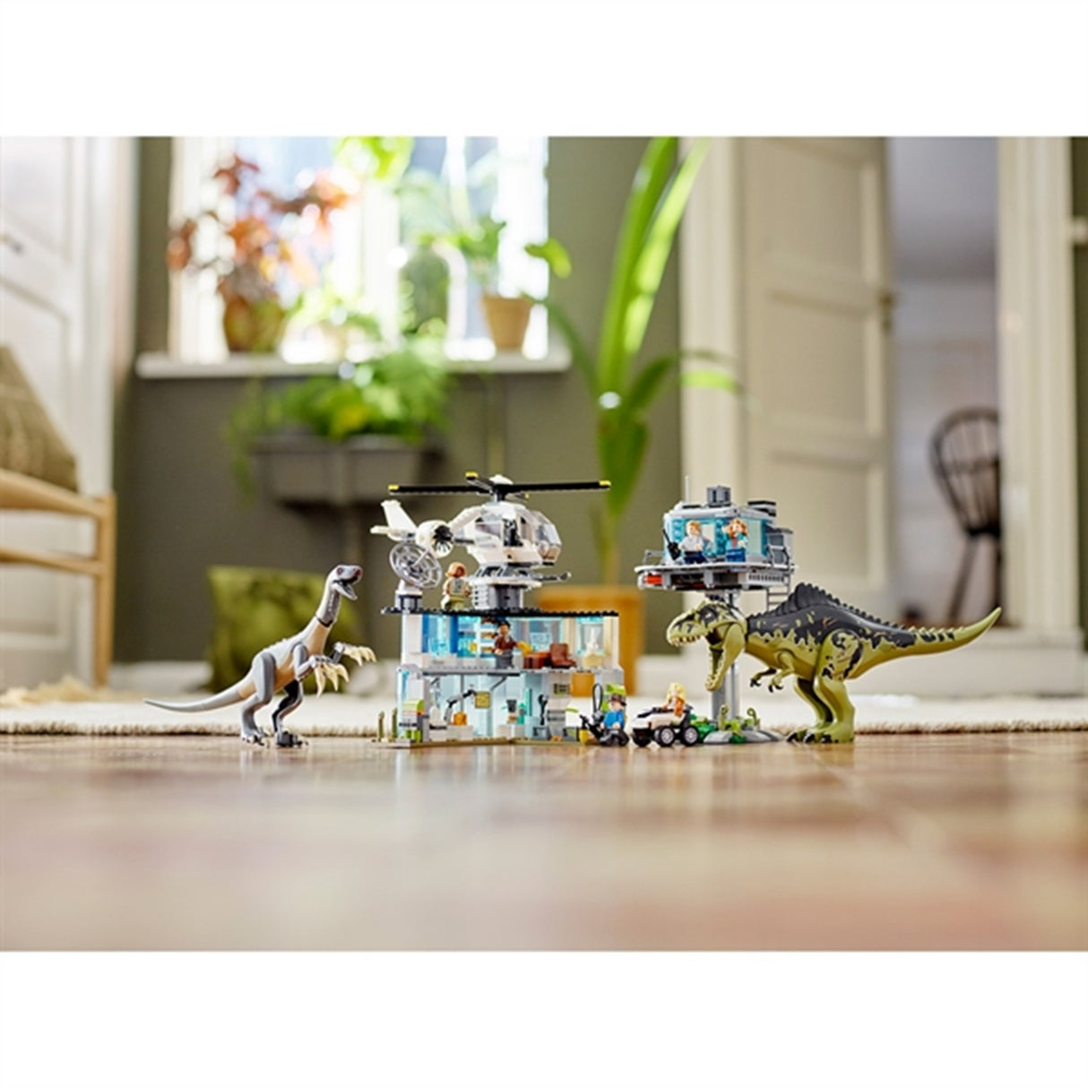 LEGO® Jurassic World™ Giganotosaurus & Therizinosaurus Attack