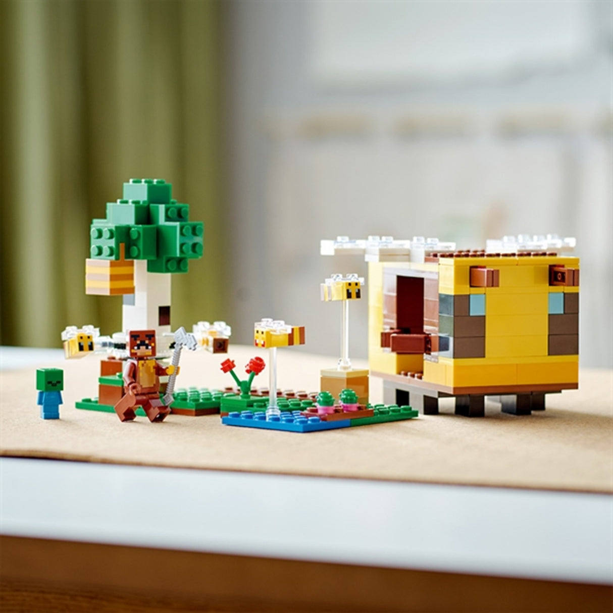 LEGO® Minecraft® The Bee Cottage