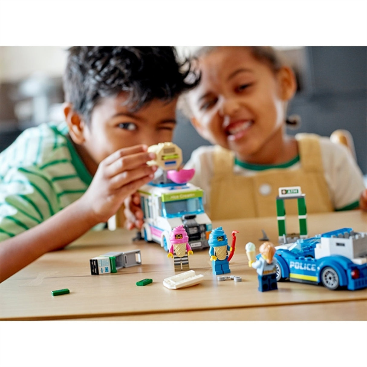 LEGO® City Ice Cream Van Police Chase