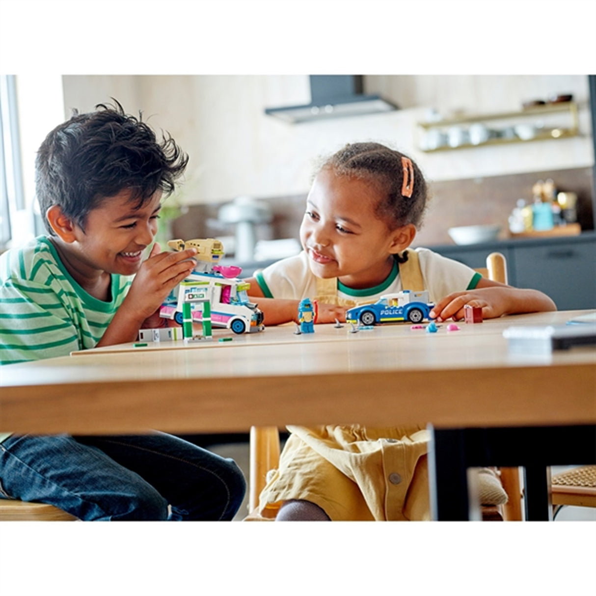 LEGO® City Ice Cream Van Police Chase